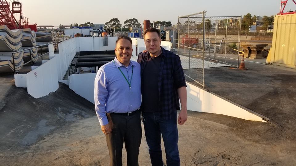 SandyMazza's tweet image. Hawthorne Mayor Alex Vargas got to meet with @elonmusk and the pics are adorbs