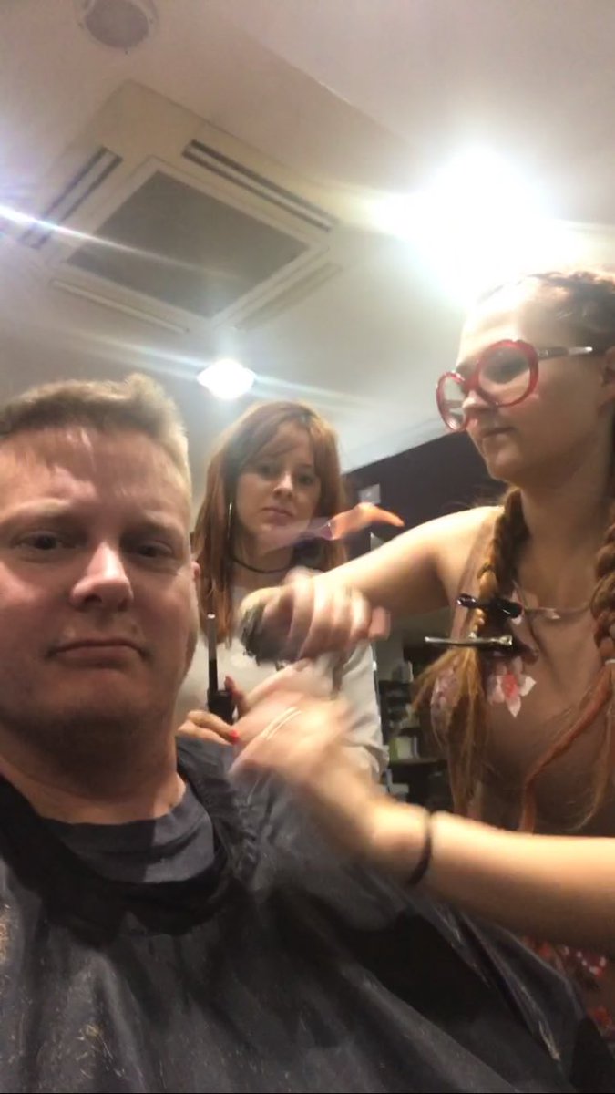 r8hugs's tweet photo. The @gorlestonfc players in for a treat with their @Fusionhair1 sponsorship. #BarberService from @heidi_blake today. #Threading #HotEars https://t.co/KboEntQGej
