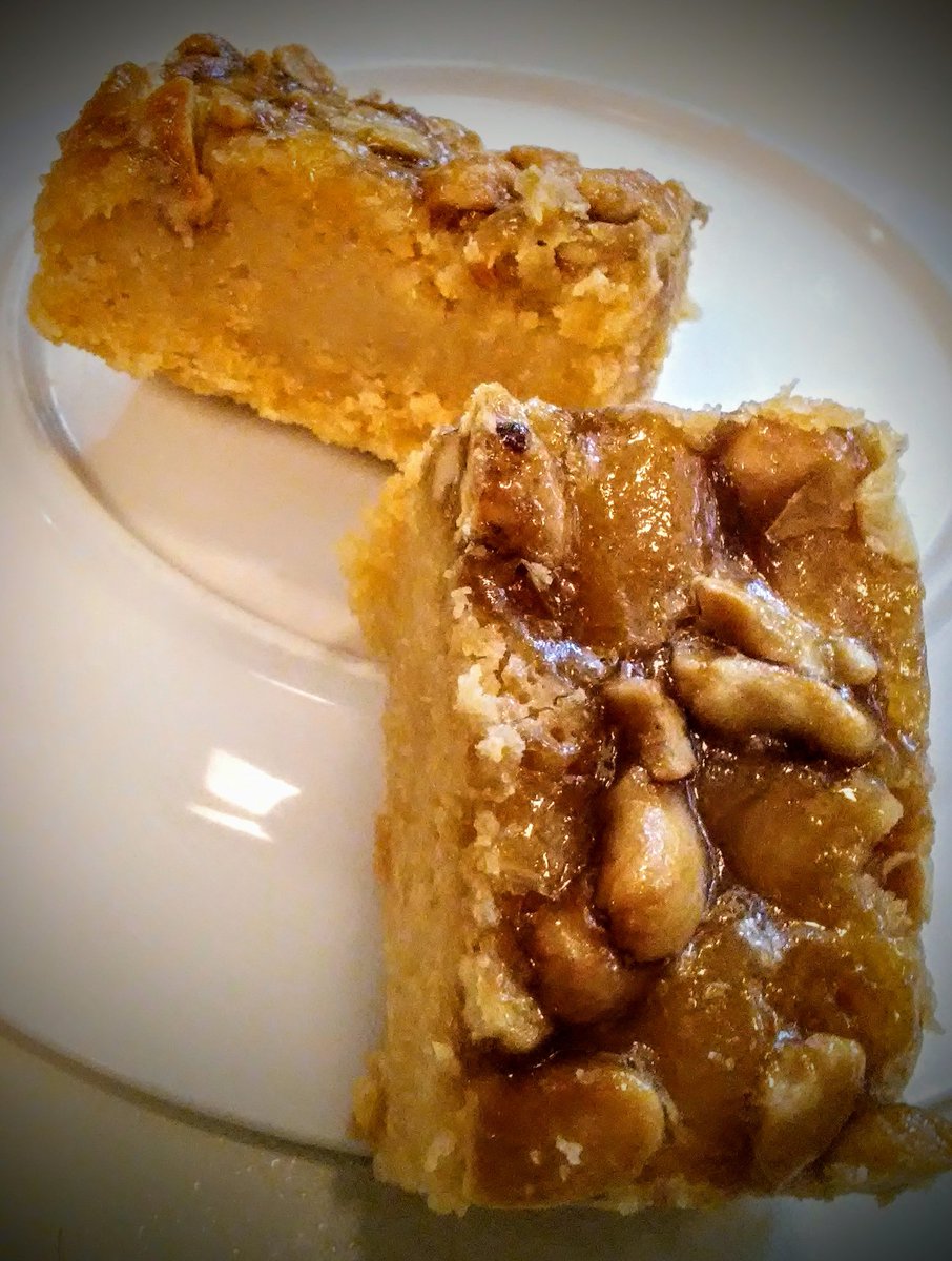 chaosissweet's tweet photo. Buttershot Schnapps, butter, and creamy butterscotch, whisked into a thing of magic and topped with a glorious praline: Butterscotch Bars https://t.co/wZl69nmYgL