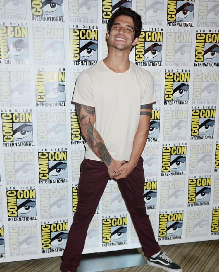 TylerPosey_FR's tweet photo. #NEW #PHOTOS | @tylergposey at the "San Diego Comic Con" today with the teen wolf cast  [21/07/17] https://t.co/N8bXAqndmt