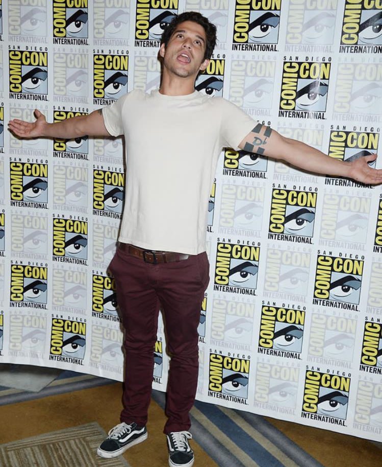 TylerPosey_FR's tweet photo. #NEW #PHOTOS | @tylergposey at the "San Diego Comic Con" today with the teen wolf cast  [21/07/17] https://t.co/N8bXAqndmt