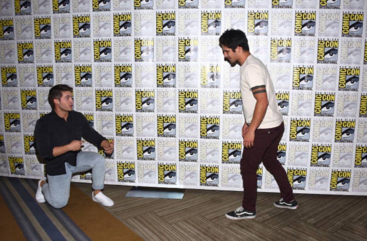 TylerPosey_FR's tweet photo. #NEW #PHOTOS | @tylergposey at the "San Diego Comic Con" today with the teen wolf cast  [21/07/17] https://t.co/uylZingkCZ
