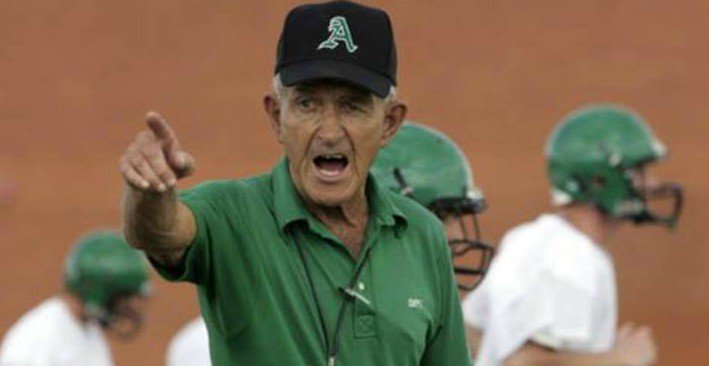 azcsports's tweet photo. Legendary Tucson Amphitheater football coach Vern Friedli, 80, dead https://t.co/P17NPK5rPb https://t.co/IzFasQSz19