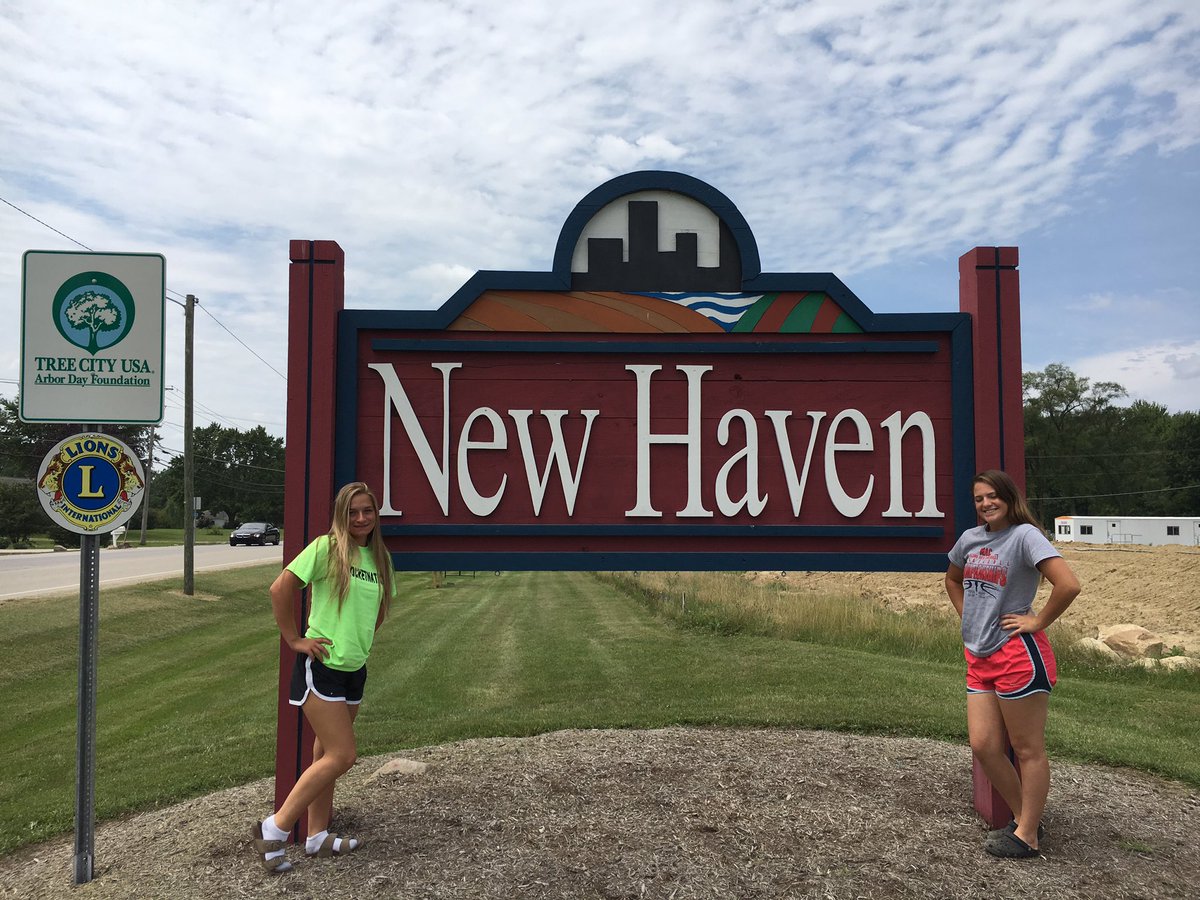 LouBelle73cem's tweet photo. 3 hours into our 6 hour drive, somehow we were still in New Haven! 😂😂 #ontheroadagain #fastpitchislife https://t.co/YdUf4nX2PY