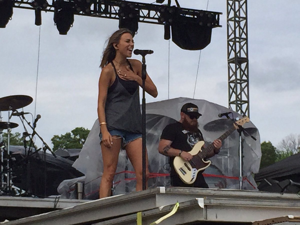 TCountrySource's tweet photo. Out here at #CountryJam with the one and only @kramergirl π€ππΌ
#countryjam2017 #JamWithTCS https://t.co/yseluoQLmp