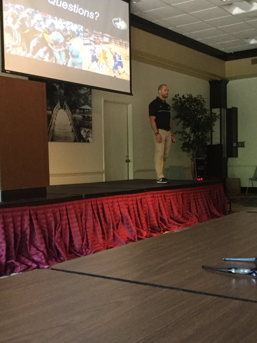 DSPolcha's tweet photo. Great talk @CVASPS by Matt Thome @MTUHuskies Maximizing Results With Minimal Volumes With Yessis 1x20 #Huskies #cvasps2017 https://t.co/J2rubE8nqG