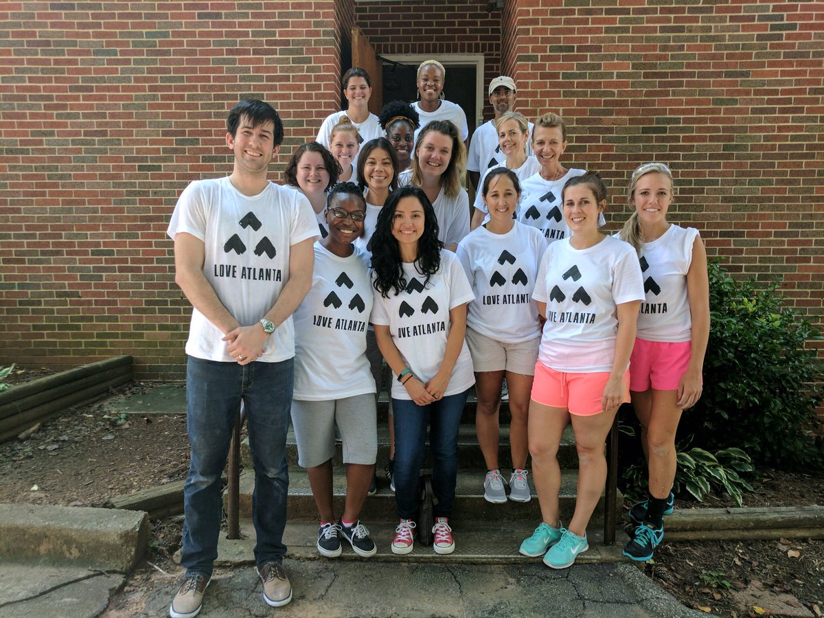 caricarol7's tweet photo. Rising together to serve the city! @passioncity #passioncitychurch #loveatlanta #friendsofrefugees #servingthecity https://t.co/HDTrX1fUoy