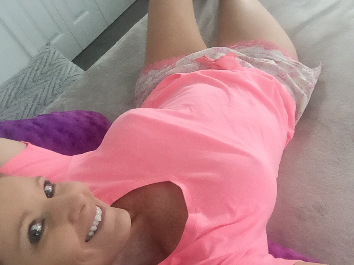 JamieSynn's tweet photo. Pajama party Skype show today with my β€οΈ@doctorjerry47
#socomfy
#KeepinItreal
#VSPJs
#TGIF
Msg me to book a show!! ππππ
π£π π¦π https://t.co/OrQH4ioulF