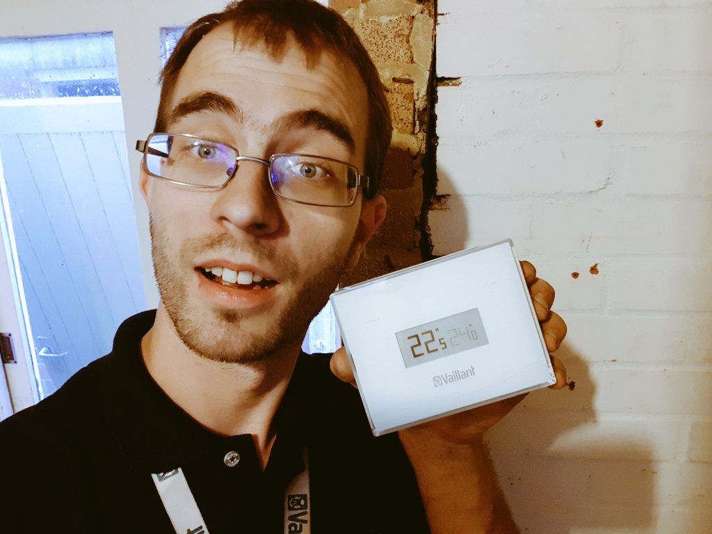 DrBoilers's tweet photo. #Rrrocking 🤘 the @vaillantuk #vSmartSelfie - best connected thermostat on the market! https://t.co/wctKuvSIAT