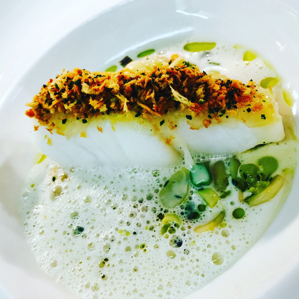 CH4RL13smith's tweet photo. Cornish Cod, summer beans, 55 day age pork fat and cockle cream, gremolata bread crumbs https://t.co/p2iqCGe28q
