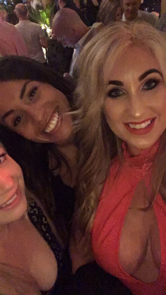 Giddysar's tweet photo. 😍 #revs #manchester https://t.co/7SbiSnpDLM