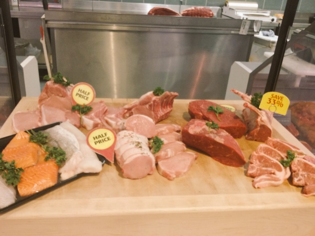 f7f412bc67dc497's tweet photo. Half price round roast. Pork roast/chops. Hampshire pork. Hake fillets. pangases. Save 33% lamb loin chops. Salmon. Coley. https://t.co/iwRZCd0W3W