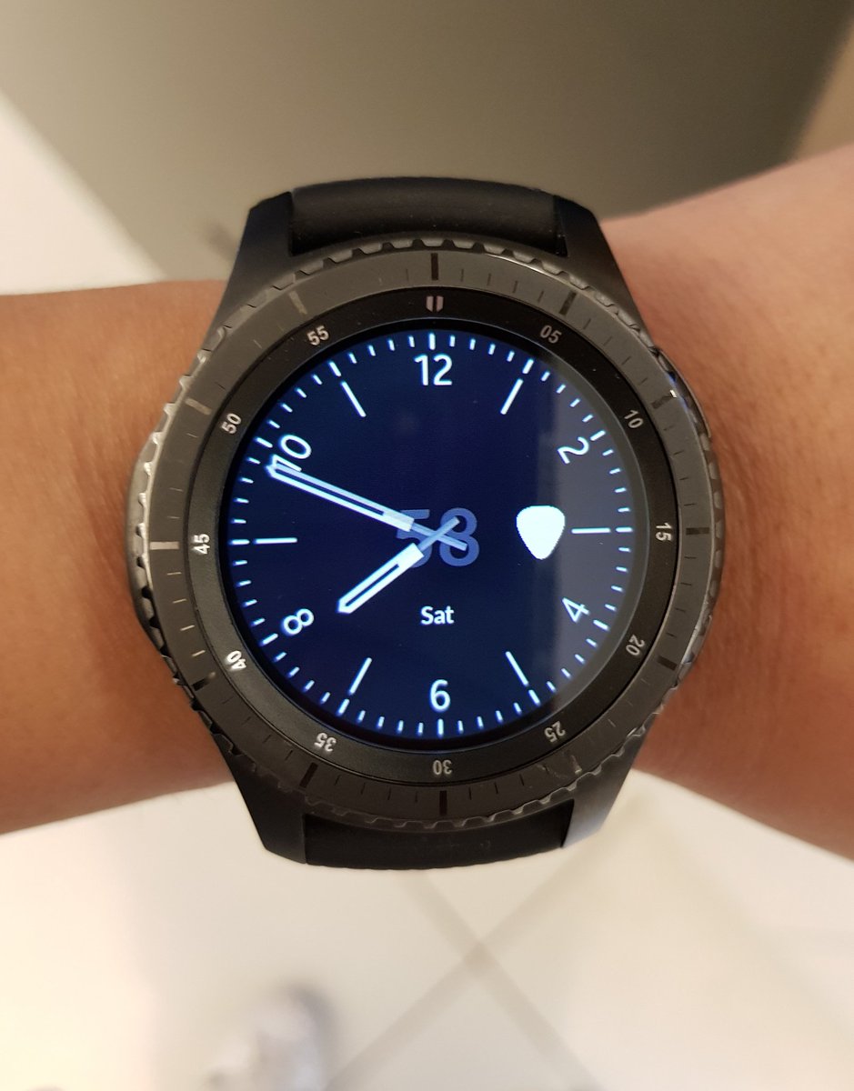 datasec_dude's tweet image. Sitting in the lounge playing with my @SamsungMobile Gear S3. The @UpGuard logo is looking rather stylish #firstproblems #geekingout #cyber