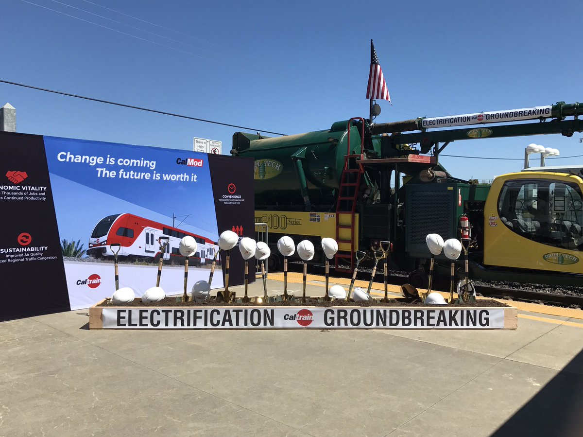 tiannanguy's tweet photo. Congrats @Caltrain on the successful event!! #ElectroCaltrain https://t.co/0PUePZLEn8