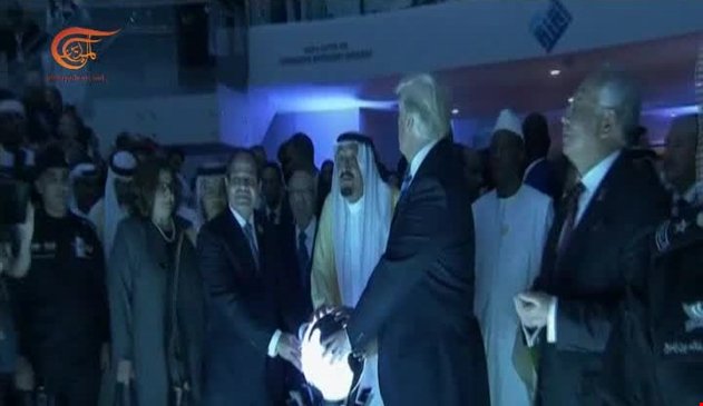 AlMayadeenNews's tweet photo. الدول العربية والإسلامية في صمت مطبق حيال ما يجري في #القدس المحتلة
  https://t.co/wZjXBkbx4J https://t.co/LWuveItTwG
