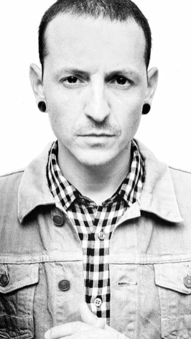 AnnaFegyvari's tweet photo. I cant believe... I wanna wake up!!! #RIPChesterBennigton https://t.co/YROGVj7xlI