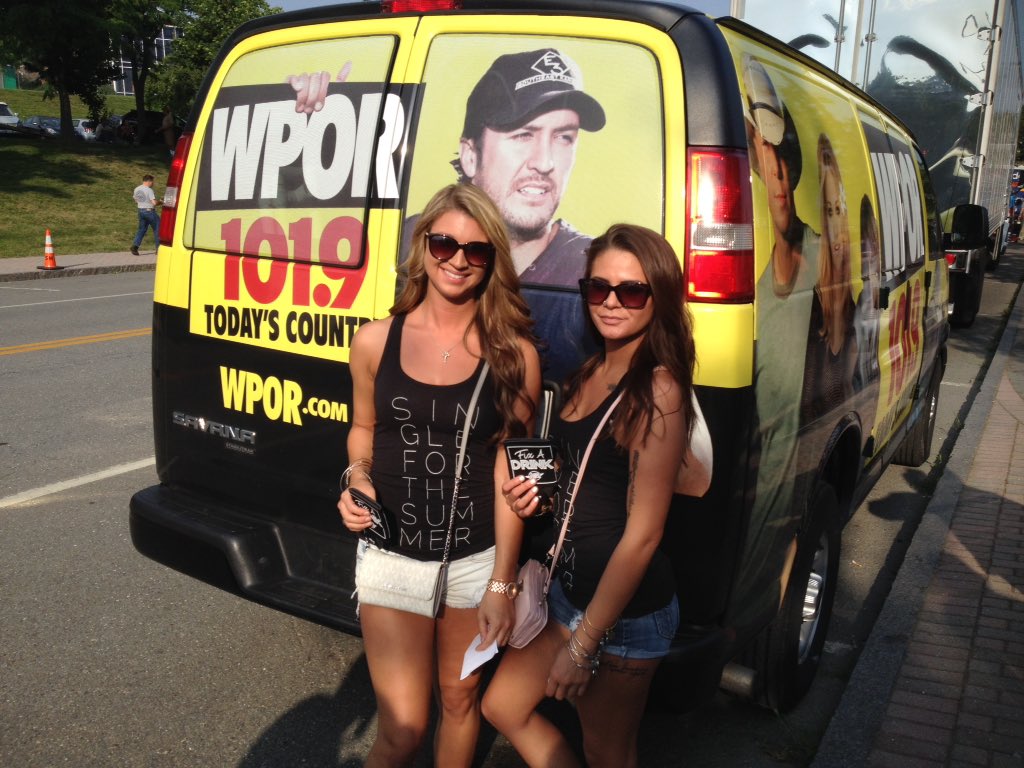 1019POR's tweet photo. These 'POR fans are #SingleForTheSummer! #SamHunt #WPOR #15ina30tour https://t.co/dICFHkO3Dz