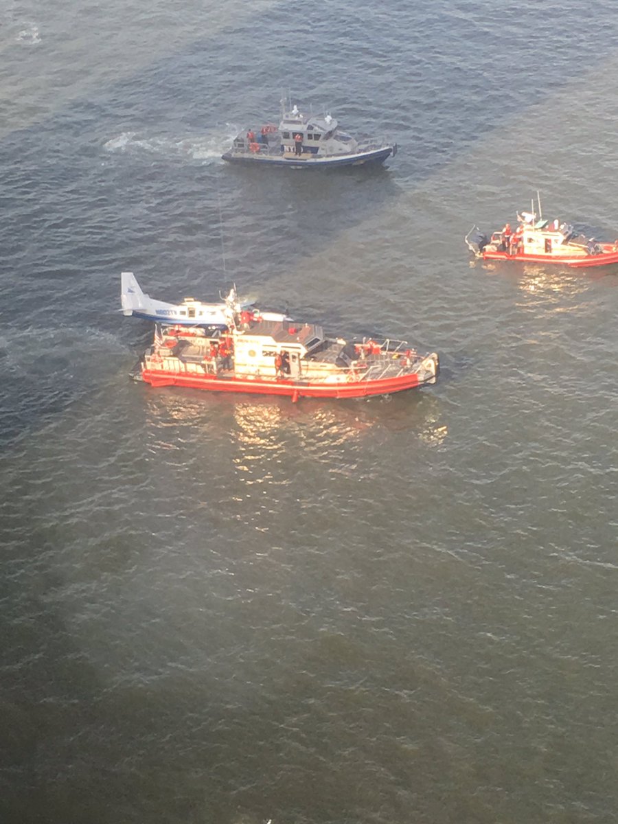 JShawshank's tweet photo. Float plane with broken strut in East river! https://t.co/PX4ODz6oGP