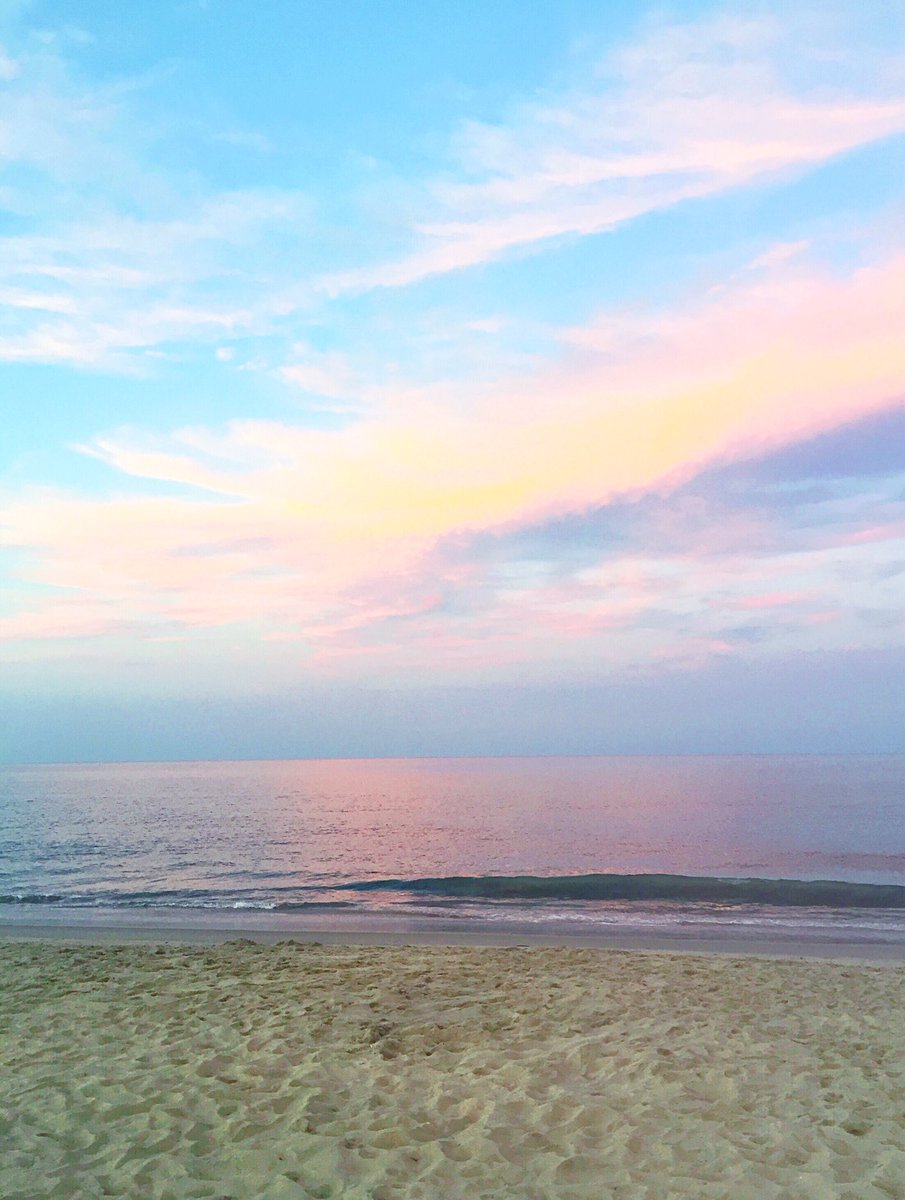SessionsWStess's tweet photo. My face while watching the sun set = 🤤 #deweybeach https://t.co/T6HQLpkAx4