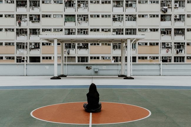 Justyna Zduńczyk, resolviendo el Puzzle de Hong Kong makamo.es/justyna-zduncz… por Jota Pego @JotaPego_  vía <a href="/makamo_es/">Makamo</a>