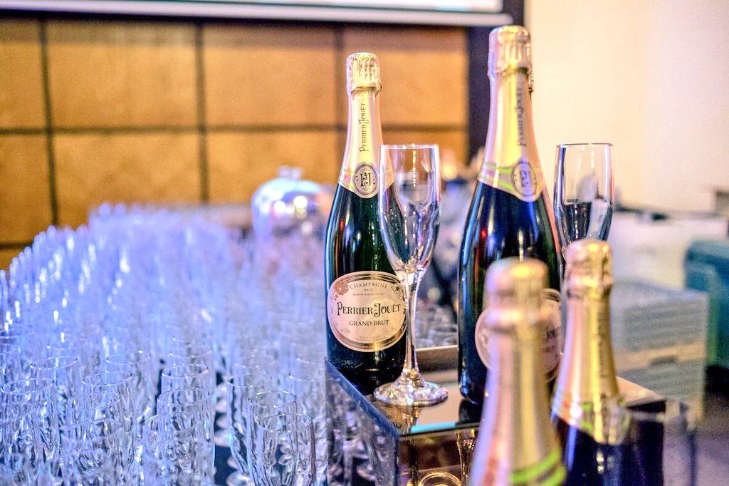 FranciaPanama's tweet photo. Sin coolers ni #Assilem ni Min., lejos de la #24deDiciembre : Sin embargo la Party del Día nacional de #Francia en PMÁ fue #bombayplena ✌😉 🍾 https://t.co/UyfPmsRKxy