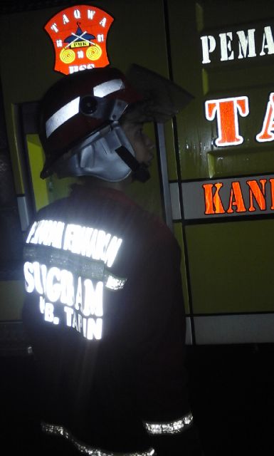 AAM_FireRescue's tweet photo. Kebakaran td mlm di wilayah Pasar Rantau. https://t.co/hBKHcDydGc