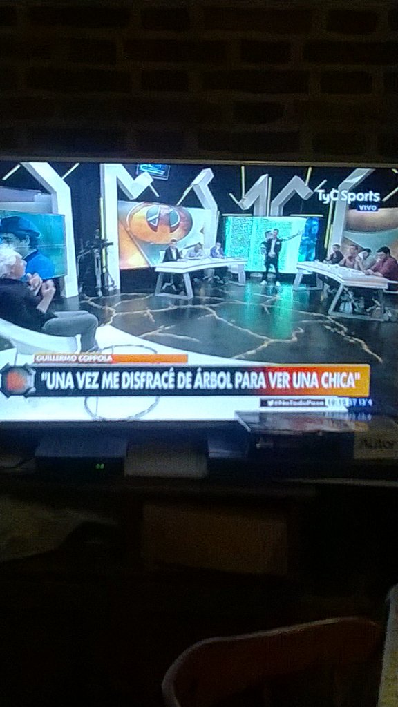 imanolemede's tweet photo. cuando necesitas ponerla urgentemente https://t.co/i4oZVkxiok