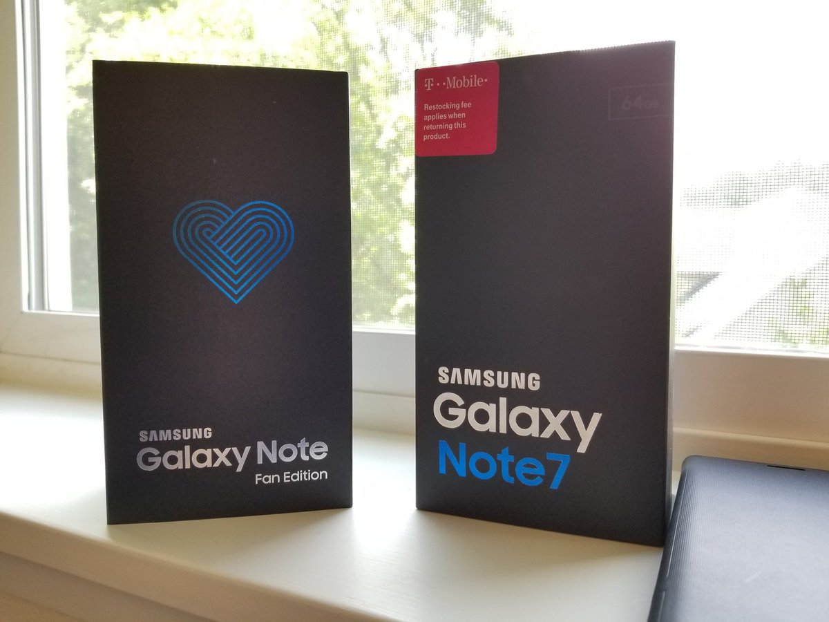 iAm_erica's tweet image. #GalaxyNoteFE &amp;amp; #GalaxyNote7 Boxes. Ok, now my heart just hurts remembering giving away my friend lol. I still have his box and case!