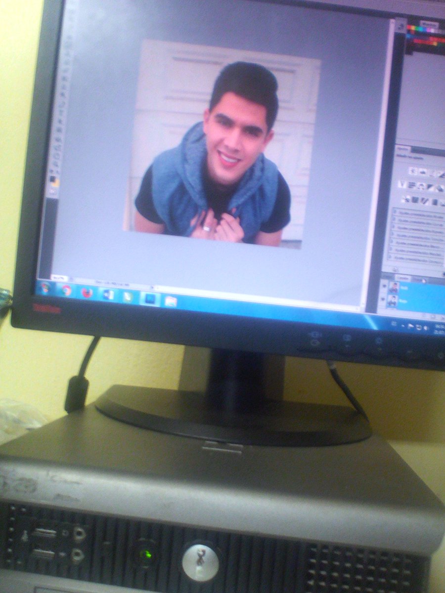 ale1gonzalez_'s tweet photo. @Juandedios_P estaba en mis clases de informatica de photoshop y te queria poner el cabello de otro color y me indicaba error. https://t.co/EpenwmqWVt