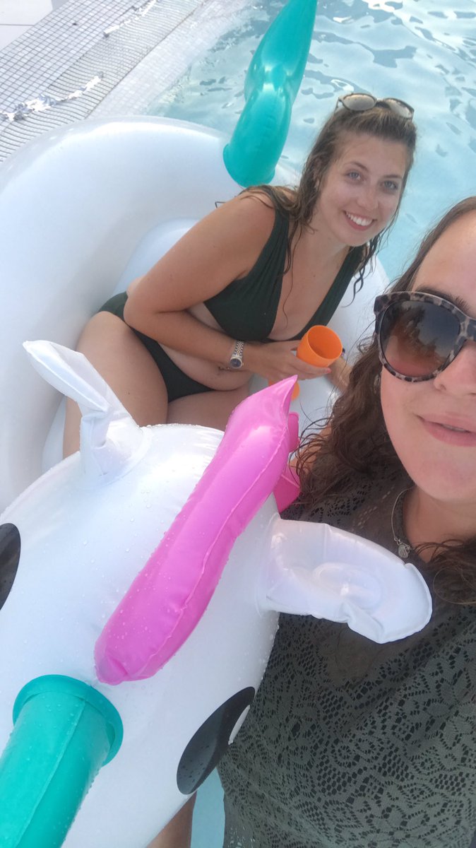 LauraCIrvine's tweet photo. Ibiza🥂💃🏻🌅 https://t.co/p2Phz5bZYJ