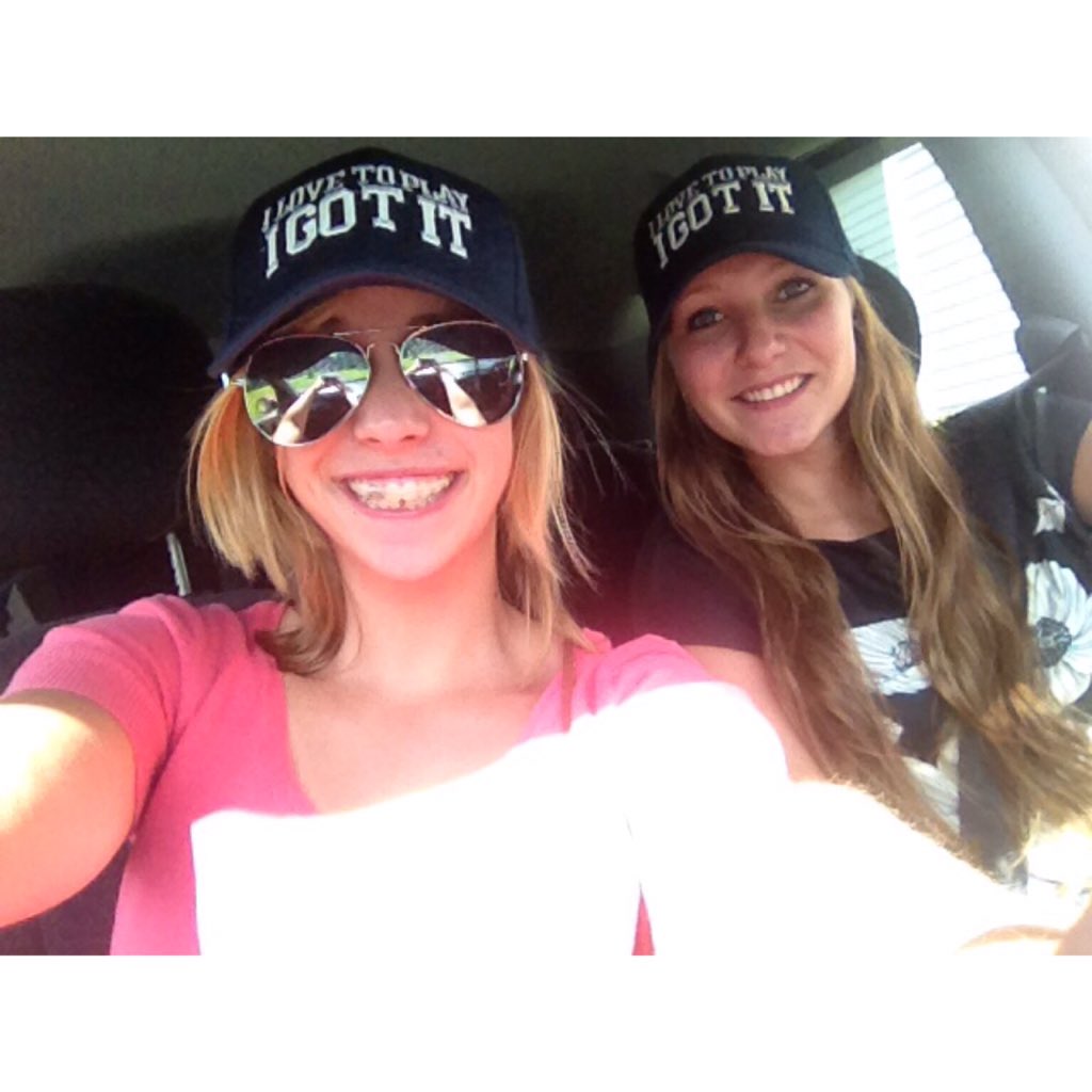 GraceFranklin9's tweet photo. @KrKramer11 We love to play I got it #throwback https://t.co/xntNVJvReR