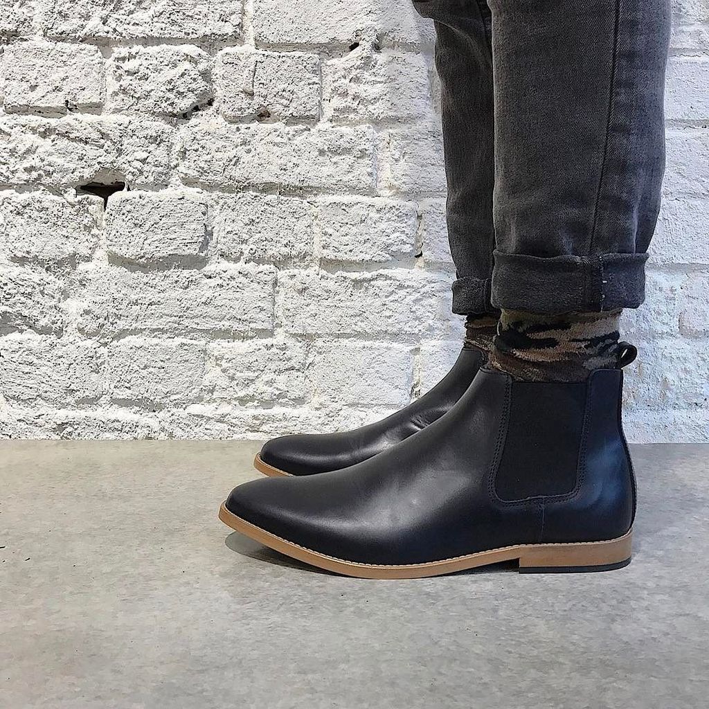 AMO_STORE's tweet photo. Chelsea boots for these chilly days • Men's boots handcrafted in Portugal https://t.co/J5o9ihqq2X