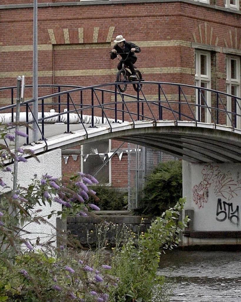 Temperedgoods's tweet photo. @marius_dietsche is in Amsterdam 🍄🍁
.
.
.
#temperedgoods #tmprdgoods #tmprdbmx #tmprddynasty #bmx #amsterdambmx #netherlands #doublepeg #50… https://t.co/Y97lxyDvRV