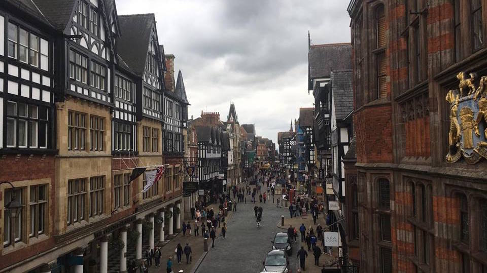 Linhmdiep's tweet photo. Thanks for taking us out @xosabahox! It was definitely a day to remember 😂😂 #Chester #CheshireOaks #wrongcar https://t.co/WqQcIiamKV