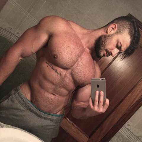 iHeartGuysChat's tweet image. Just the right amount of hair 💕