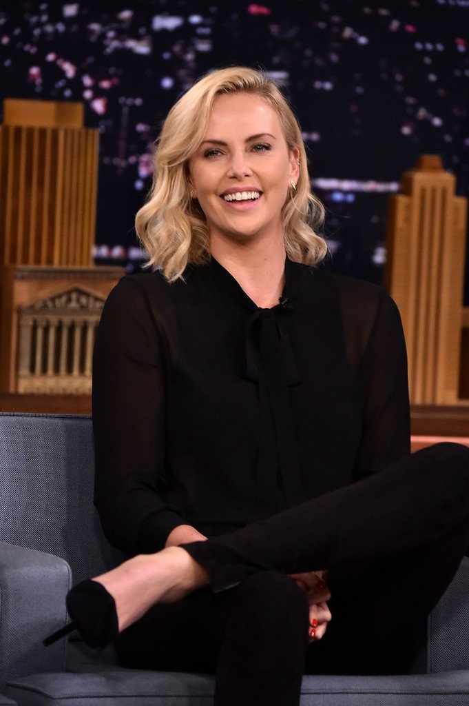 charlizefrance's tweet photo. Charlize Theron invitée du Tonight Show starring Jimmy Fallon - Photos et vidéos https://t.co/wYpP3O5ZBr #CharlizeTheron #AtomicBlonde #NYC https://t.co/WVItzCrhkd
