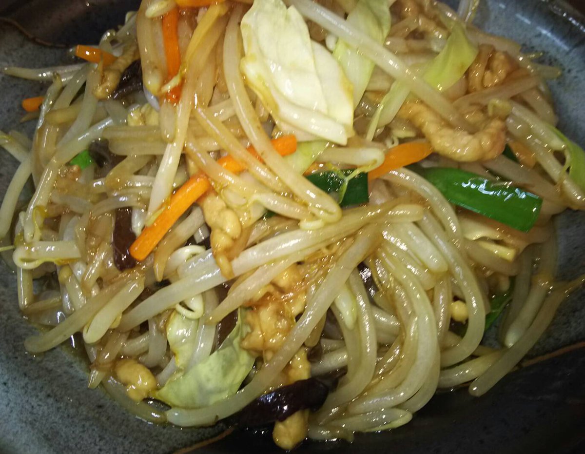 中華料理 天々来 おはようございます 辣子鶏 の読み方はわかりましたか 答えは ラーズーチー です そして 今日オススメしたいのは 肉野菜炒め定食 地味なメニューに思えますが 肉が入ることによって改めて 野菜美味しい もやしって