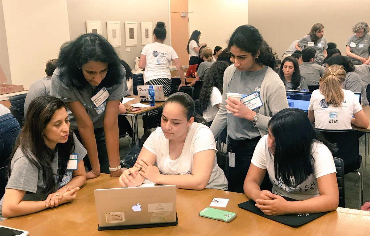 missachavs's tweet image. @_TechExplorers_ successfully completed week 2. We thank @GSCareers for the many #CommunityTeamWorks volunteers that inspired our #girls