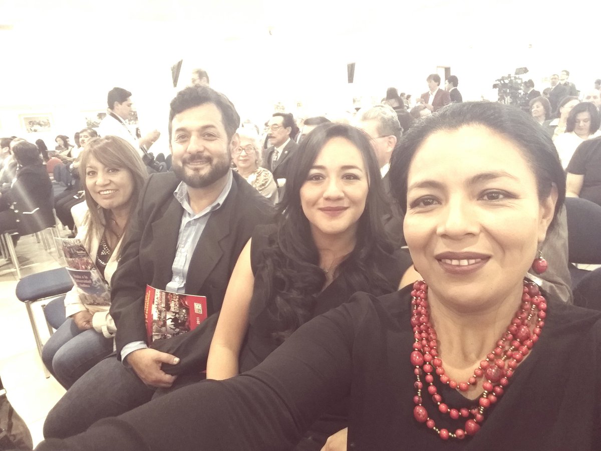 dayumaEc's tweet photo. Con luchadoras y luchadores festejando #Andina25años @uasbecuador @geovanni_atari @arellanomarce1 @ROSANAPALACIOS4 https://t.co/GjDEQvMuke