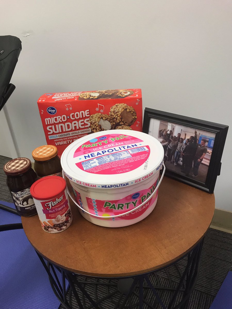 jy1968_young's tweet photo. It might be hot outside but we're keeping it cold at the Glenway Ice Cream Social!
#keepitCOOLNER
#EmployeeAppreciation https://t.co/A07uttKLtt