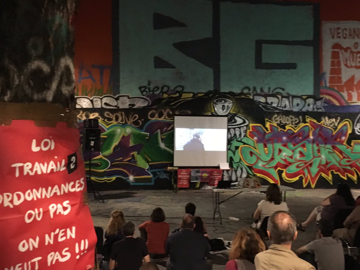 SolidairesParis's tweet photo. ce soir quai de #Valmy c'était débat sur la #LoiTravail2 et CinéSolidaires #Pride https://t.co/7LW1Nhsx1N https://t.co/7tpDLHFEZb
