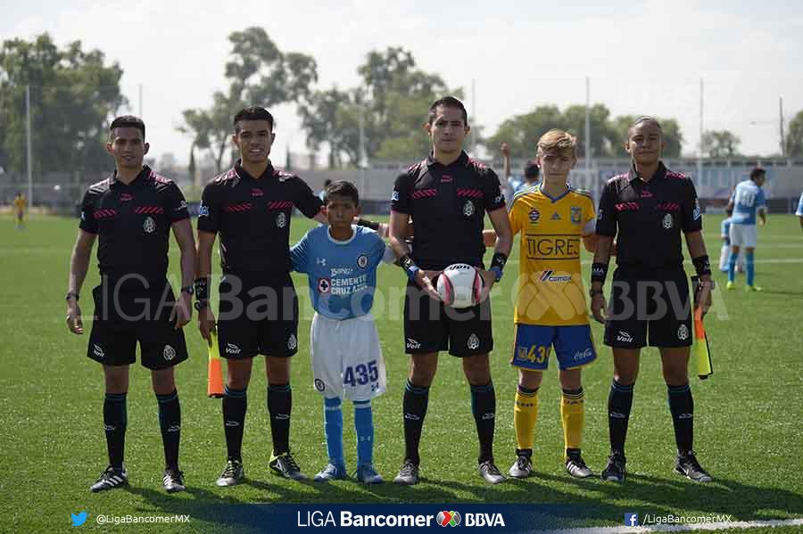 ClubTigresFB's tweet photo. #Sub13MX En duelo por la Jornada 1, @TigresOficial cayó por la mínima (1-0) ante Cruz Azul en el Torneo Nacional de Fuerzas Básicas https://t.co/kNsFmqC9en