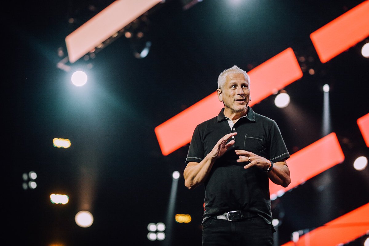 GWstudents's tweet photo. “I’ve been through it all, and I am still in the hands of the almighty GOD.” – @louiegiglio

😩🙌🏽🔥

#GWSC17 https://t.co/An4Kx44lOi