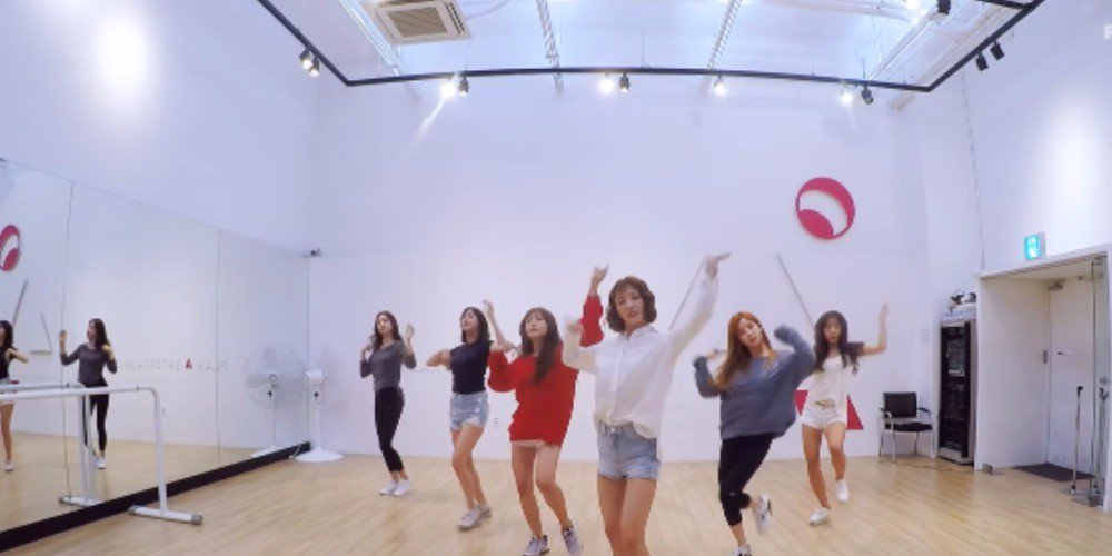 allkpop's tweet photo. A Pink thank fans with 'Five' dance practice video for winning #1!
https://t.co/hrdvuAAFN0 https://t.co/66nYsOznVo