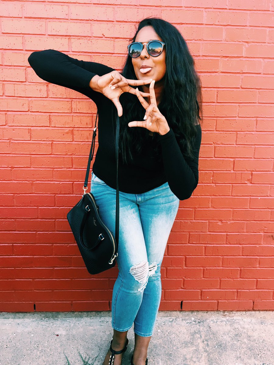 KeyuriPee's tweet photo. Always throwing what I know #axosummer #utaaxo #gogreek @utaaxo β€οΈπ https://t.co/yWSOP0k0hY
