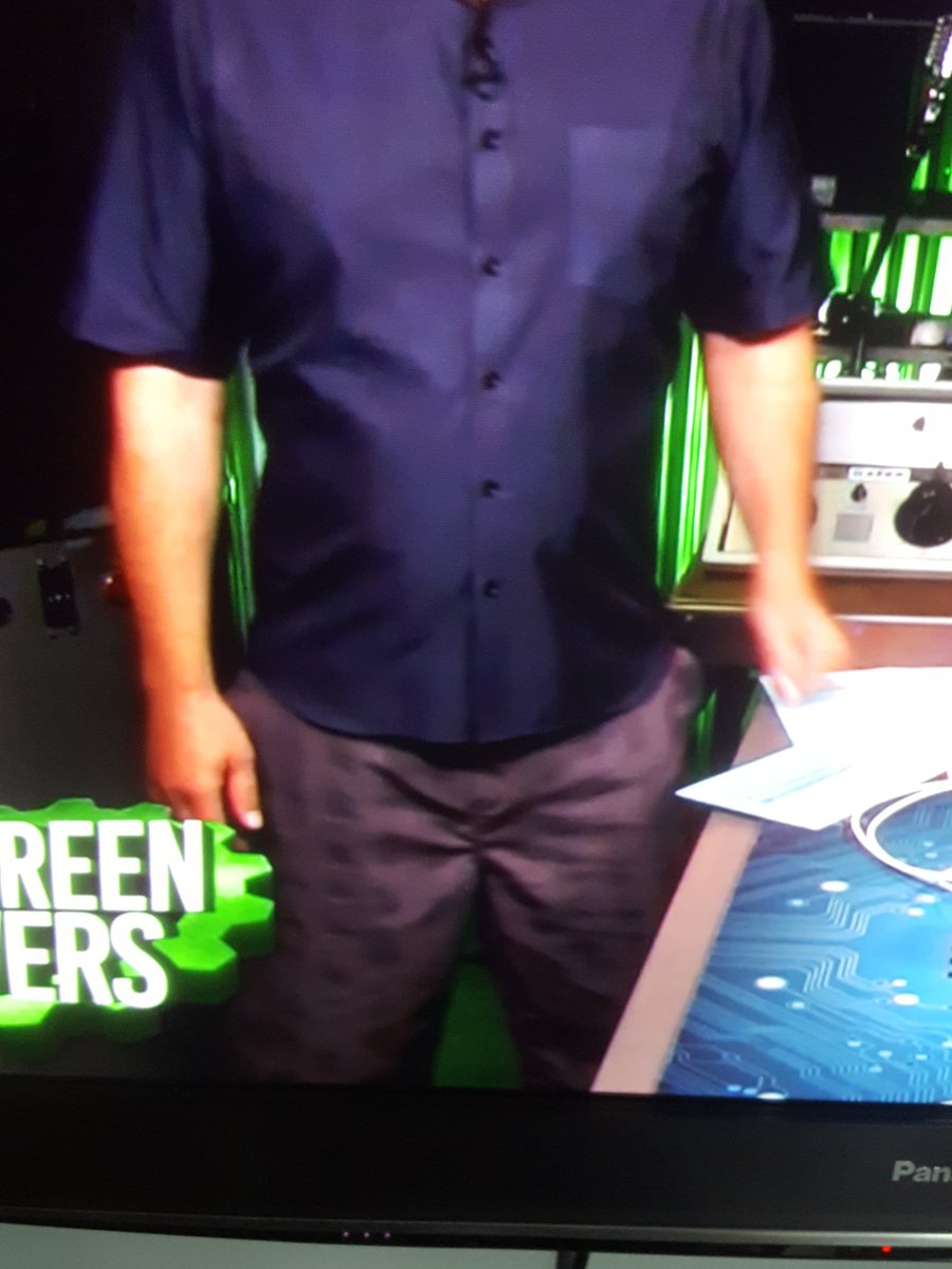 BillPaulmenn's tweet photo. Umm @robertheron  I'm not a troll.. Just a ball buster... Ok did Mc Hammer give you those slacks? @avexcel #crisscross #makeyoujump https://t.co/IsHE5tasvn
