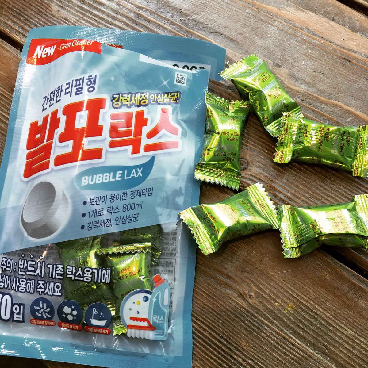 krrrhooky's tweet photo. 너무 위험하다
애들이 까먹기 딱좋다/
어릴때 동사무소에서 나눠준 
분홍색 가루 쥐약이 톡톡이랑 똑같이 생겨서 
친구들이랑 까먹으려는데
친구네 집에서 세살던 대학생 오빠가 
운좋게 봐서 살았음 ;;;
그와중에 우린 뺏겼다고 광광움/
암튼 이거 늠 위험함 https://t.co/Ff14dwVQdt