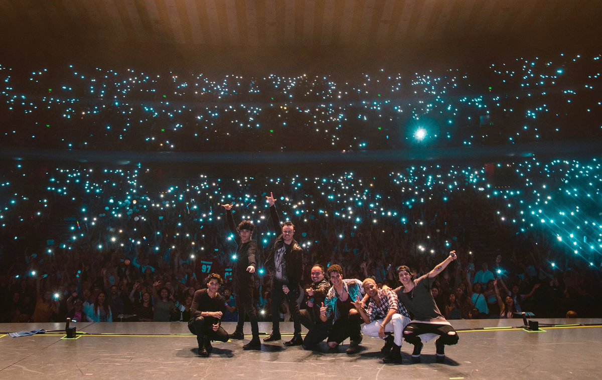CNCOmusic's tweet photo. Que gran noche en #México!! @RioRomamx 🇲🇽🇲🇽🇲🇽 #MASALLATOUR @AuditorioMx https://t.co/fHZH7XuEkQ