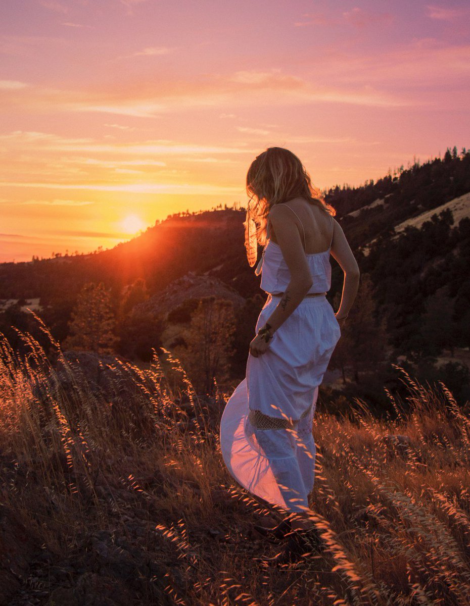 Wildfire sunset dreams with Chasing Unicorns, PSKaufman and Brooklyn Grace Jewelry. wildandfreeblog.com/2017/07/21/cha…