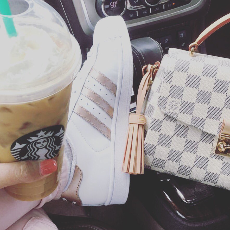 DChicTrades's tweet photo. Friday Fashion Inspiration: We're obsessed with Sara's @LouisVuitton_US summer bag.
SELL Your Preloved. SHOP Your New Love. https://t.co/kMI0Ld4CJ5